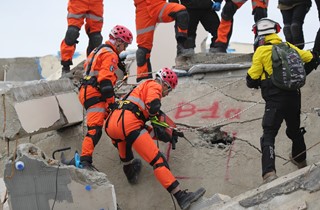 Gemlik’te deprem tatbikatı gerçeğini aratmadı